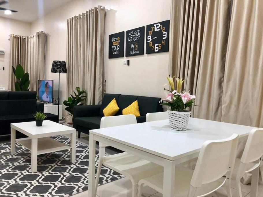 Rumahku Homestay, Taman Jasin Perdana ภายนอก รูปภาพ