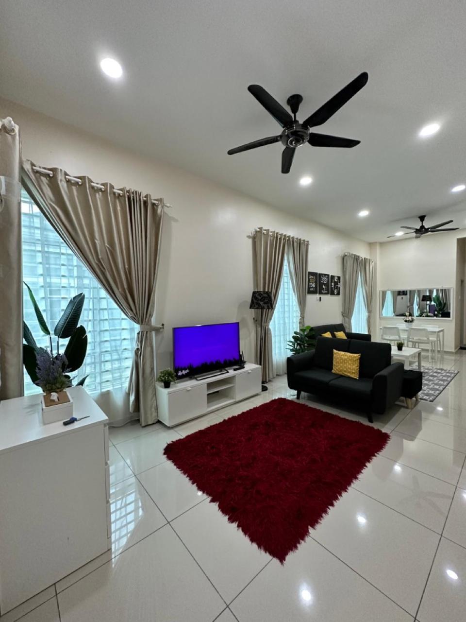 Rumahku Homestay, Taman Jasin Perdana ภายนอก รูปภาพ