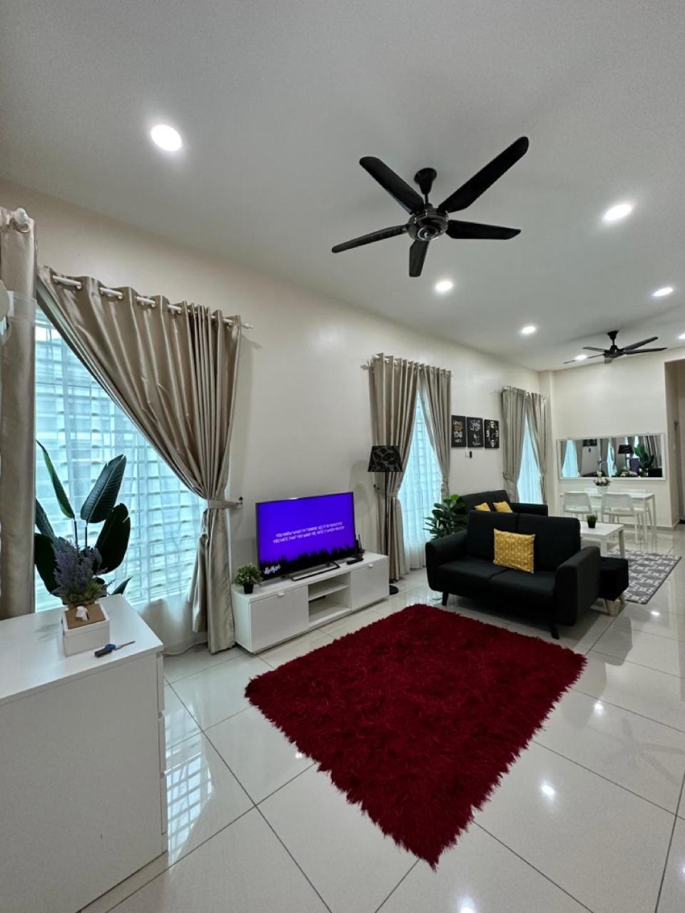 Rumahku Homestay, Taman Jasin Perdana ภายนอก รูปภาพ