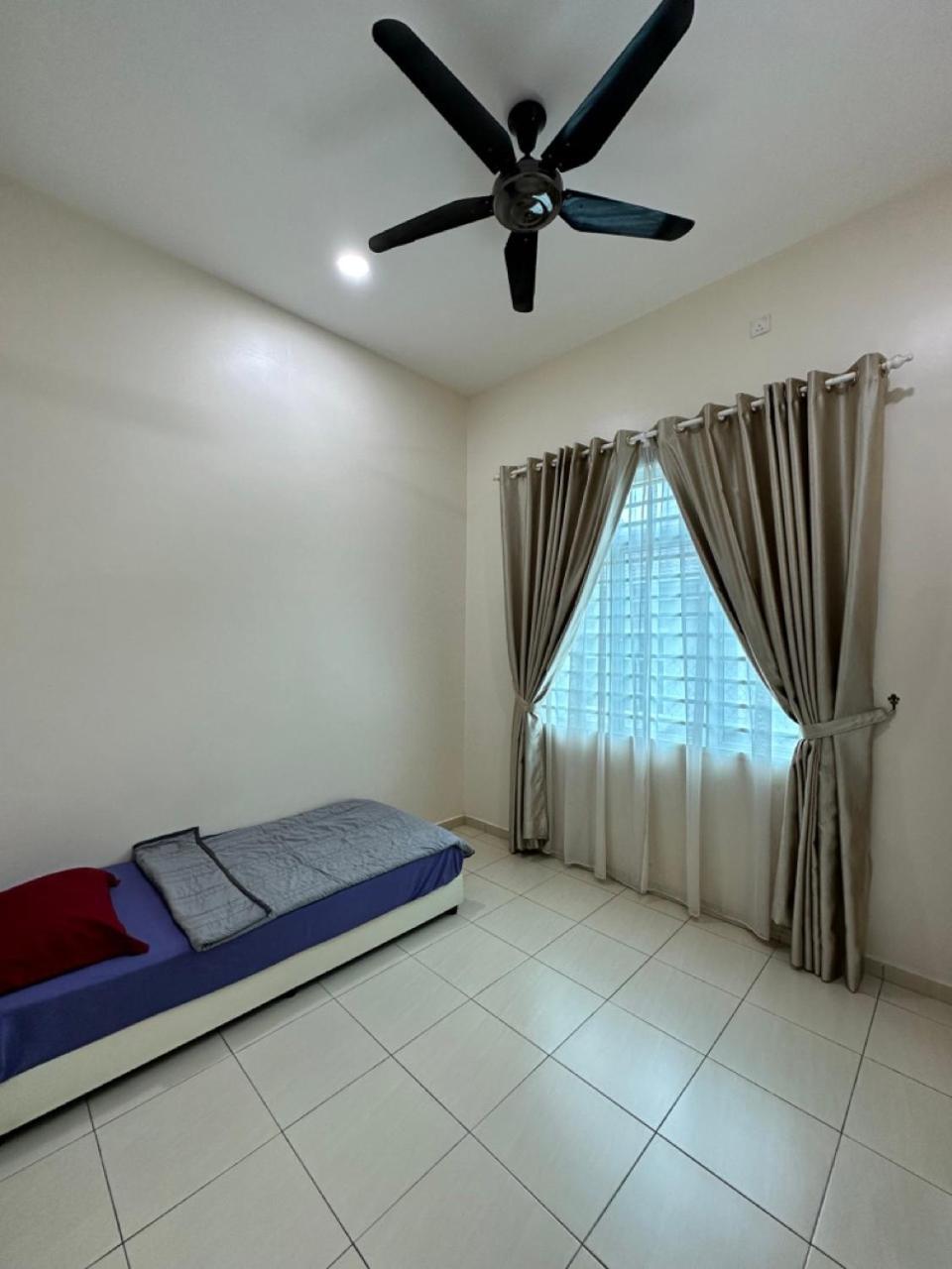 Rumahku Homestay, Taman Jasin Perdana ภายนอก รูปภาพ