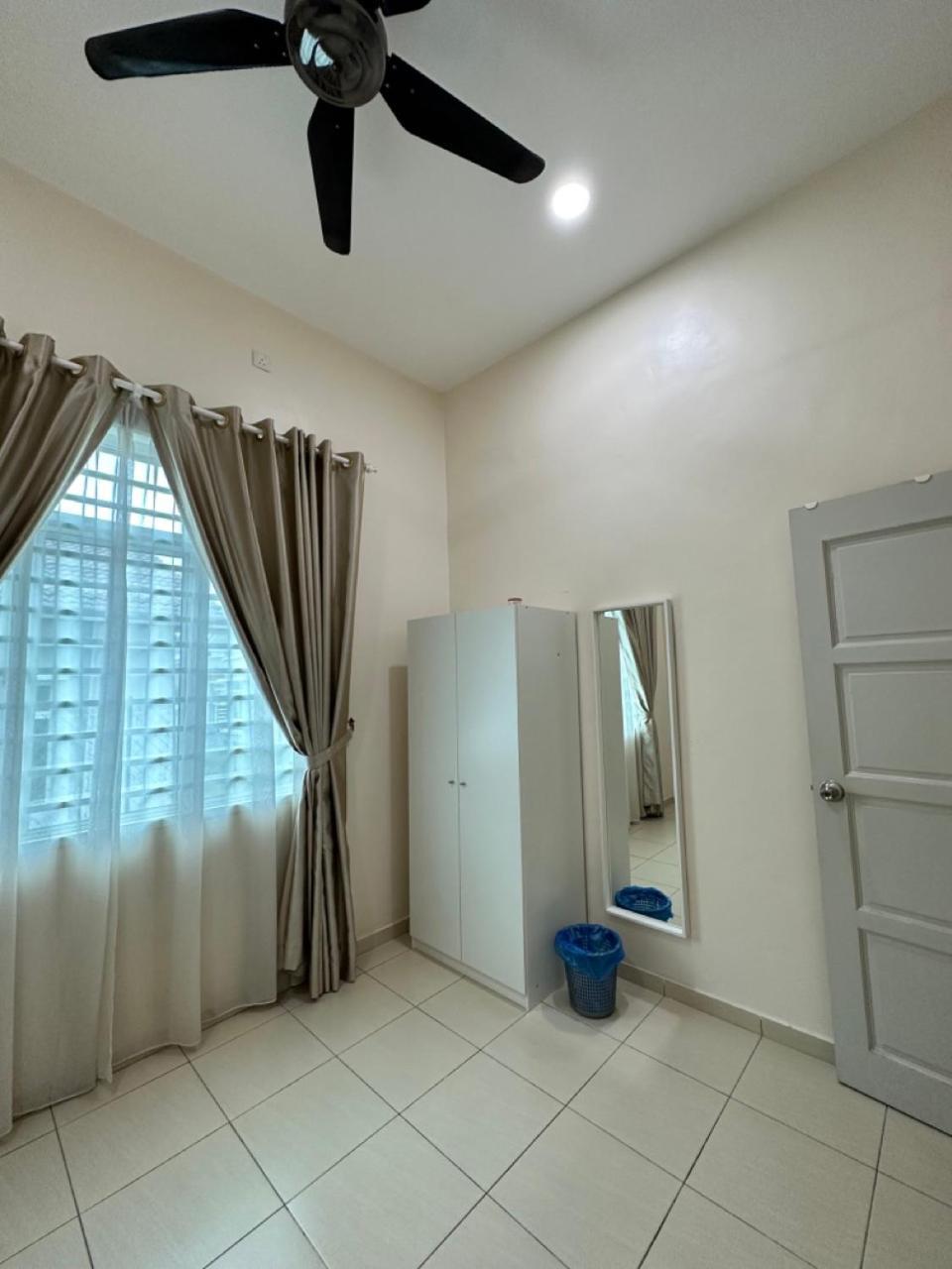 Rumahku Homestay, Taman Jasin Perdana ภายนอก รูปภาพ