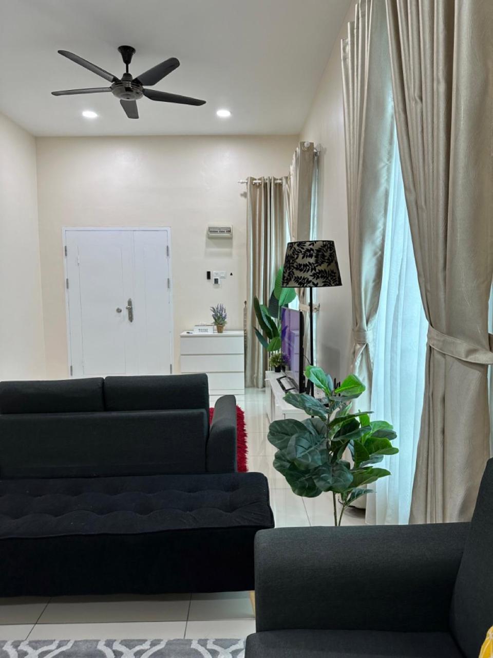 Rumahku Homestay, Taman Jasin Perdana ภายนอก รูปภาพ
