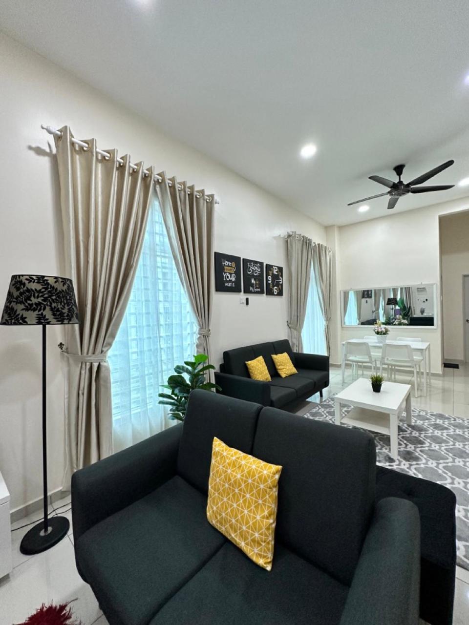 Rumahku Homestay, Taman Jasin Perdana ภายนอก รูปภาพ