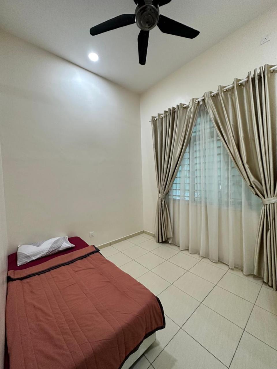 Rumahku Homestay, Taman Jasin Perdana ภายนอก รูปภาพ